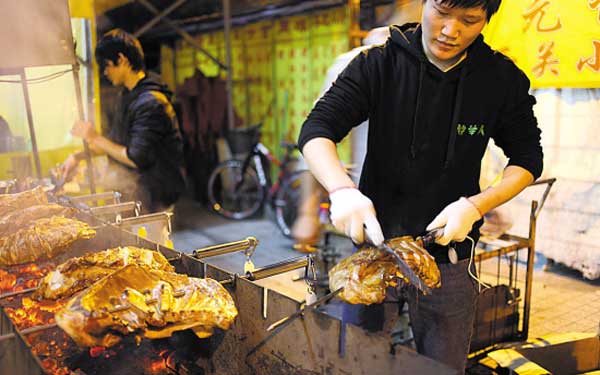 炭炉烤羊真“孜”味